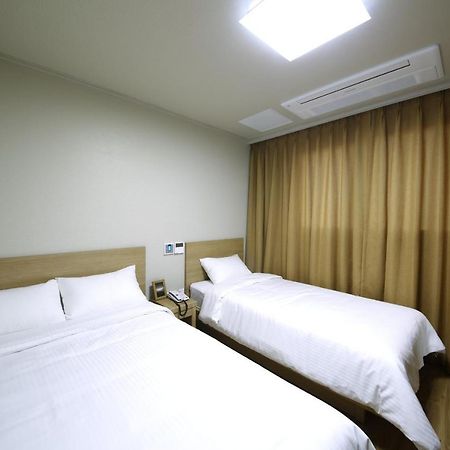 Nice Hotel Jeju Esterno foto