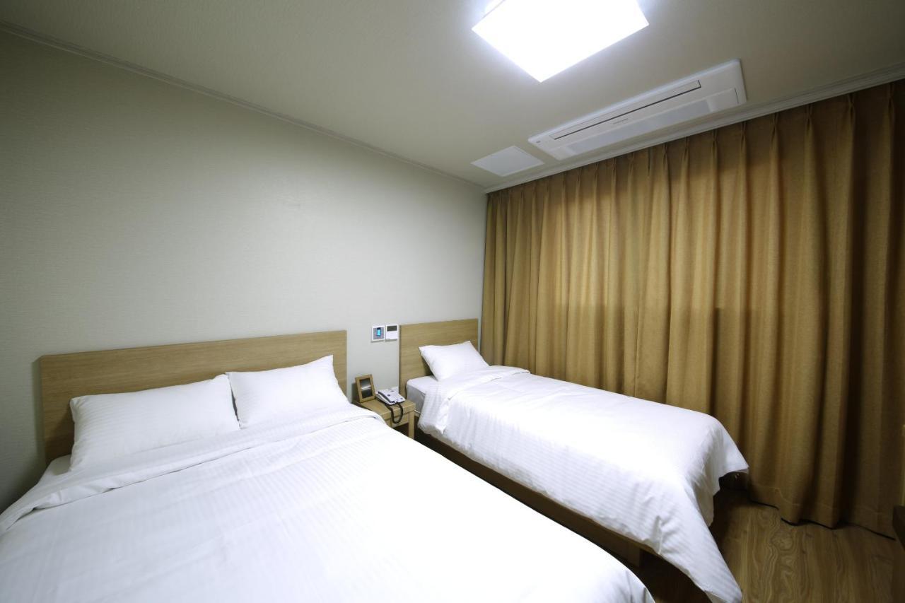 Nice Hotel Jeju Esterno foto