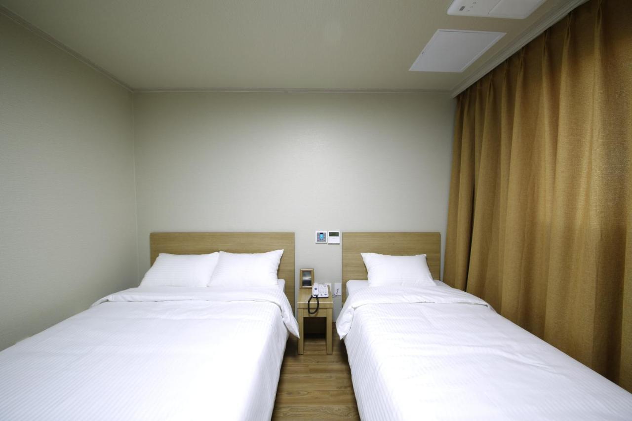 Nice Hotel Jeju Esterno foto